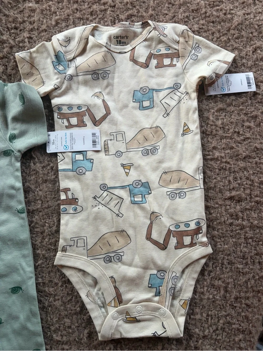 Lot 4 NWT Baby Boy 18 Months Bodysuits Short Sleeve Carters Neutral